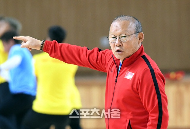 Báo Hàn Quốc: “Thầy Park luôn sẵn sàng đương đầu với khó khăn” - 1 Báo Hàn Quốc: “Thầy Park luôn sẵn sàng đương đầu với khó khăn” - 1