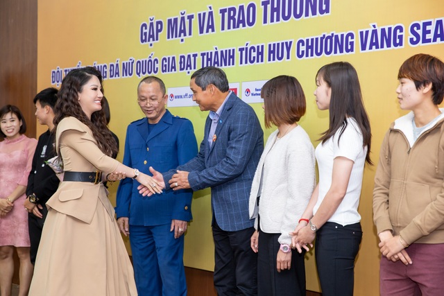 Tin mừng cho Bóng đá nữ Việt Nam: Doanh nghiệp chung tay thưởng lớn hàng chục tỷ đồng - 3 Tin mừng cho Bóng đá nữ Việt Nam: Doanh nghiệp chung tay thưởng lớn hàng chục tỷ đồng - 3