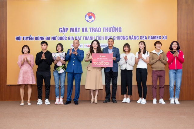 Tin mừng cho Bóng đá nữ Việt Nam: Doanh nghiệp chung tay thưởng lớn hàng chục tỷ đồng - 4 Tin mừng cho Bóng đá nữ Việt Nam: Doanh nghiệp chung tay thưởng lớn hàng chục tỷ đồng - 4