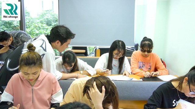 Trao học bổng, trao yêu thương cho học viên khiếm thị - 1 Trao học bổng, trao yêu thương cho học viên khiếm thị - 1