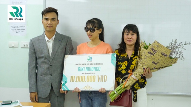 Trao học bổng, trao yêu thương cho học viên khiếm thị - 4 Trao học bổng, trao yêu thương cho học viên khiếm thị - 4