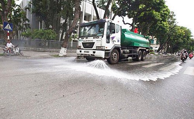 Hà Nội: Các quận đề xuất tưới nước rửa đường để giảm ô nhiễm không khí - 2 Hà Nội: Các quận đề xuất tưới nước rửa đường để giảm ô nhiễm không khí - 2
