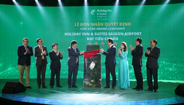 Khách sạn Holiday Inn And Suites đầu tiên tại Việt Nam đạt chứng nhận khách sạn 5 sao - 1 Khách sạn Holiday Inn And Suites đầu tiên tại Việt Nam đạt chứng nhận khách sạn 5 sao - 1