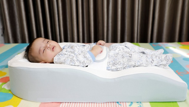 Trẻ sơ sinh ngủ cùng bố mẹ: Chung phòng có nên chung giường - 2