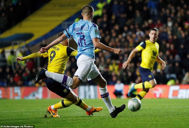 Giành vé vào bán kết League Cup, Man City đụng Man Utd - 3 Giành vé vào bán kết League Cup, Man City đụng Man Utd - 3
