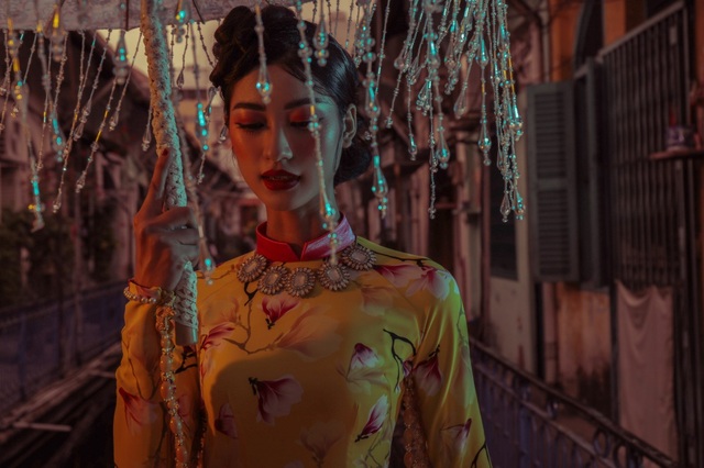 Dàn mỹ nhân Việt uốn tóc “phi dê” gợi nhớ Tết xưa - 14 Dàn mỹ nhân Việt uốn tóc “phi dê” gợi nhớ Tết xưa - 14