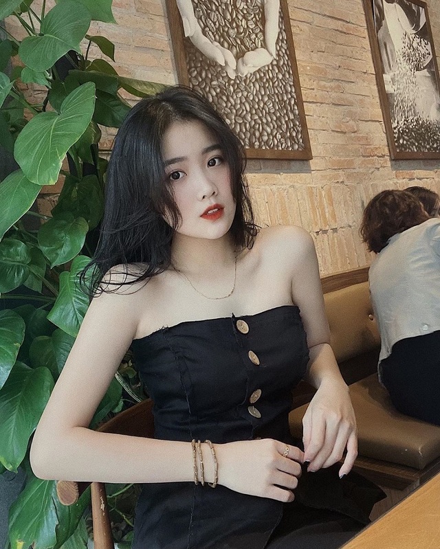 Bạn gái Đoàn Văn Hậu khoe vẻ đẹp quyến rũ mừng sinh nhật tuổi 21 - 5 Bạn gái Đoàn Văn Hậu khoe vẻ đẹp quyến rũ mừng sinh nhật tuổi 21 - 5