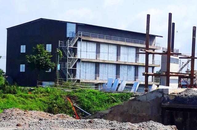 Nữ cán bộ được “tạo điều kiện” xây nhà sai phép? - 2 Nữ cán bộ được “tạo điều kiện” xây nhà sai phép? - 2
