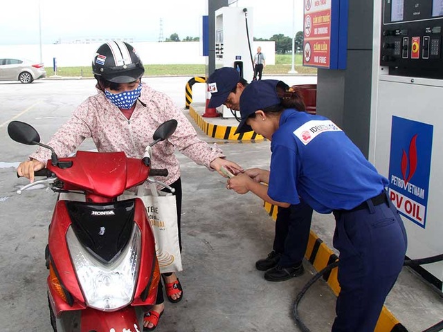 Doanh nghiệp ngoại được tham gia thị trường xăng dầu: Sẽ thay đổi lớn về cung cách phục vụ? - 1