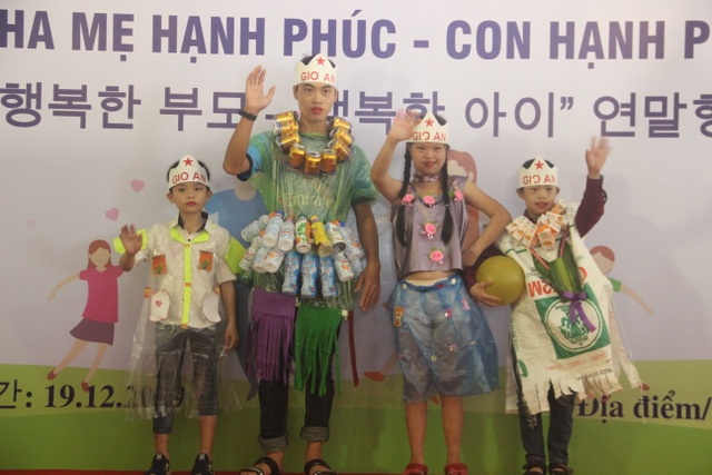 Xúc động màn trình diễn thời trang của trẻ em khuyết tật - 10 Xúc động màn trình diễn thời trang của trẻ em khuyết tật - 10