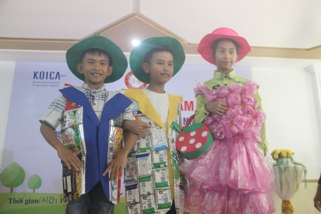 Xúc động màn trình diễn thời trang của trẻ em khuyết tật - 8 Xúc động màn trình diễn thời trang của trẻ em khuyết tật - 8