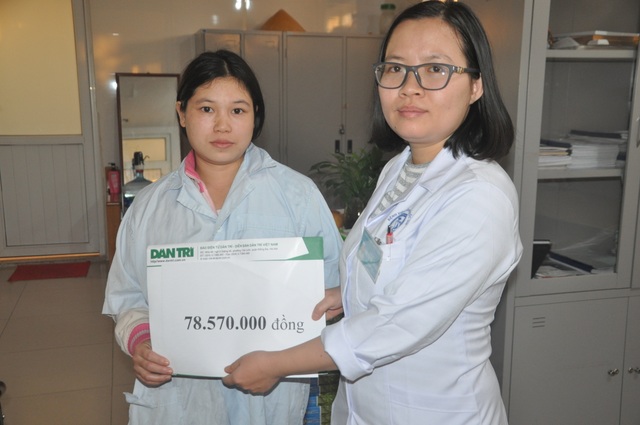 Vợ chồng dân tộc Dao được bạn đọc Dân trí đến tận viện giúp đỡ - 4 Vợ chồng dân tộc Dao được bạn đọc Dân trí đến tận viện giúp đỡ - 4