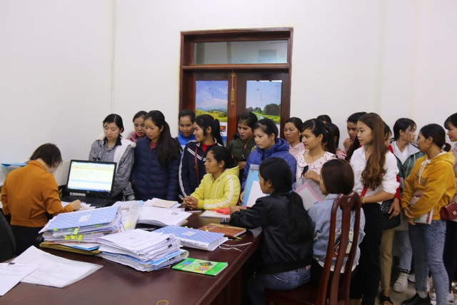 Niềm vui vỡ òa của hàng chục giáo viên tình nguyện đứng lớp không lương - 5 Niềm vui vỡ òa của hàng chục giáo viên tình nguyện đứng lớp không lương - 5