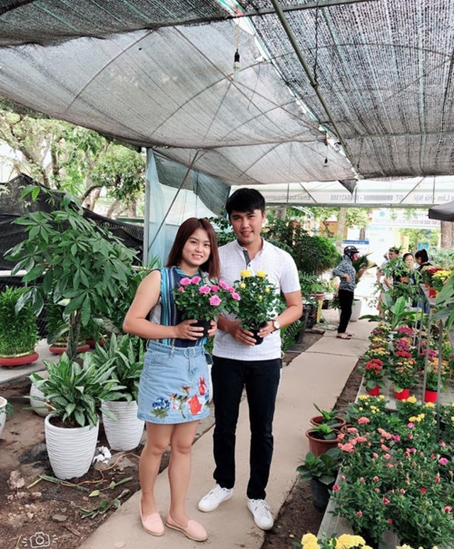 Nữ Thạc sĩ 9X người Tày trồng dâu tây, hoa hồng cho doanh thu 2 tỷ đồng/năm - 3 Nữ Thạc sĩ 9X người Tày trồng dâu tây, hoa hồng cho doanh thu 2 tỷ đồng/năm - 3