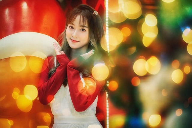 Cô gái có tên đẹp như người cuốn hút trong bộ ảnh đón Giáng sinh - 2 Cô gái có tên đẹp như người cuốn hút trong bộ ảnh đón Giáng sinh - 2