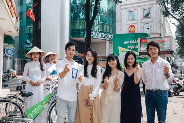 Buổi diễu hành áo dài “Mắt Biếc” của Gapo gây sốt tại các cung đường trung tâm Sài Gòn - 4 Buổi diễu hành áo dài “Mắt Biếc” của Gapo gây sốt tại các cung đường trung tâm Sài Gòn - 4