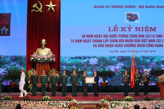 Thủ tướng: Quân đội tuyệt đối không để bị động, bất ngờ - 4