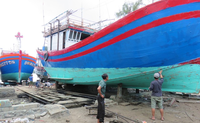 Ngư dân lo lắng vì vay tiền cải hoán tàu cá vẫn chưa chắc được ra khơi - 1 Ngư dân lo lắng vì vay tiền cải hoán tàu cá vẫn chưa chắc được ra khơi - 1