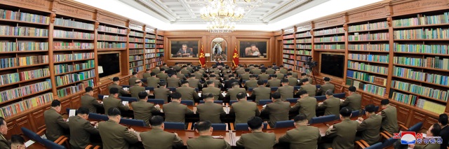 Ông Kim Jong-un chủ trì hội nghị quân sự giữa lúc căng thẳng với Mỹ - 5 Ông Kim Jong-un chủ trì hội nghị quân sự giữa lúc căng thẳng với Mỹ - 5
