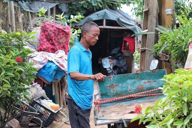 Những phận người “mắc cạn” trên sông Hồng - 8 Những phận người “mắc cạn” trên sông Hồng - 8