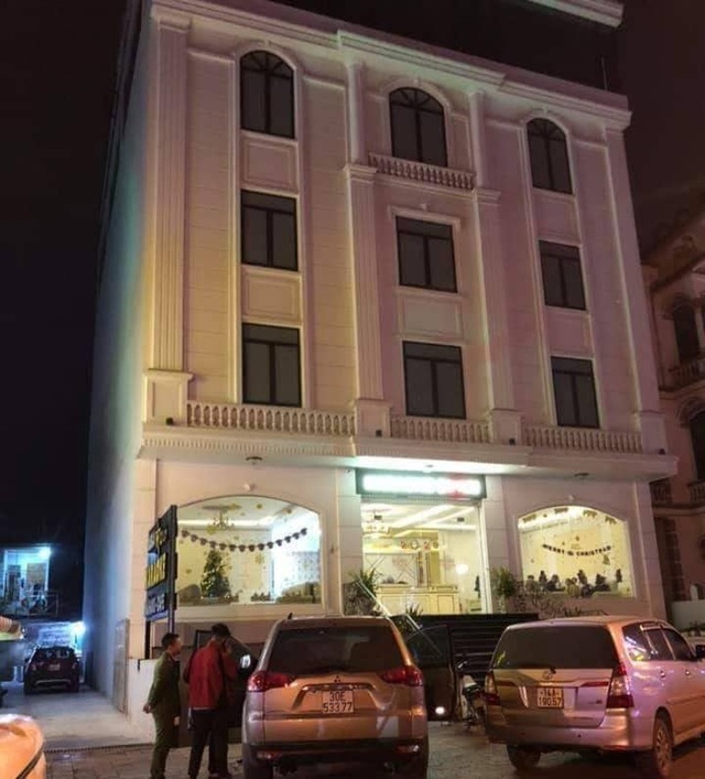 Tạm giữ gần 50 người tình nghi sử dụng ma túy trong quán karaoke - 2 Tạm giữ gần 50 người tình nghi sử dụng ma túy trong quán karaoke - 2