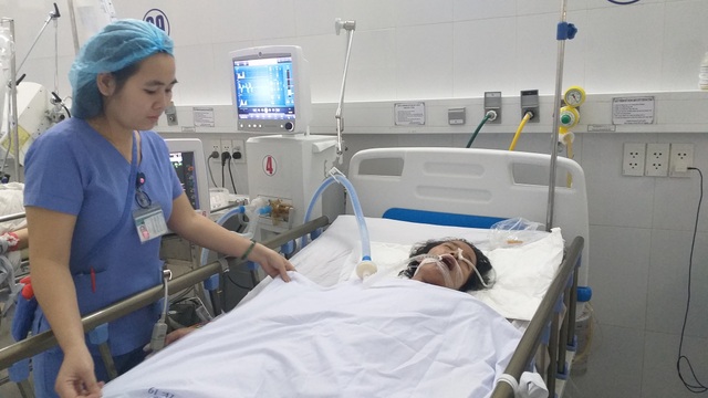 Xót xa hoàn cảnh người phụ nữ buôn ve chai bị hai em học sinh tông xe toàn thân như dập nát - 3 Xót xa hoàn cảnh người phụ nữ buôn ve chai bị hai em học sinh tông xe toàn thân như dập nát - 3