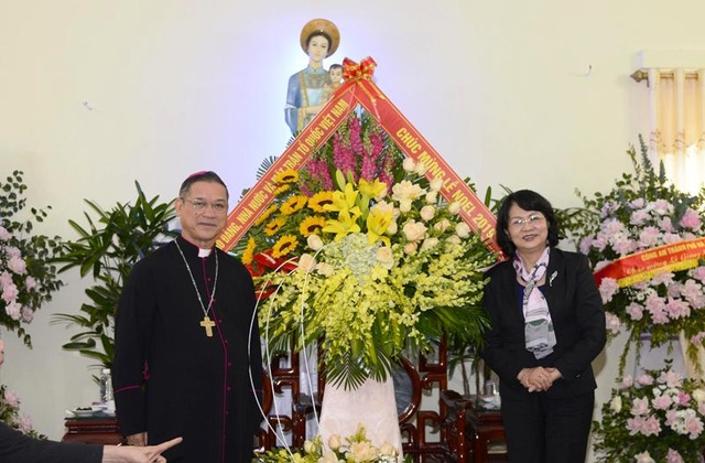 Phó Chủ tịch nước chúc mừng Giáng sinh tại Tòa Giám mục giáo phận Bùi Chu