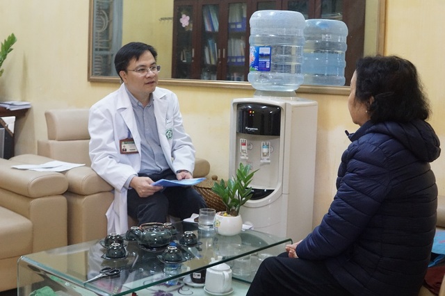 Cựu học sinh ngành y dược về trường cũ khám bệnh, tri ân thầy cô giáo - 6 Cựu học sinh ngành y dược về trường cũ khám bệnh, tri ân thầy cô giáo - 6