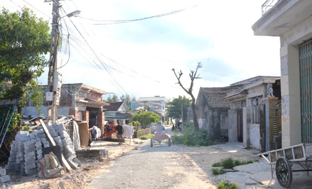 Chuyện xúc động về vị trưởng thôn “cắt” nhà ở, hiến đất làm đường - 1 Chuyện xúc động về vị trưởng thôn “cắt” nhà ở, hiến đất làm đường - 1