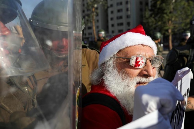 Chùm ảnh: Những ông già Noel ấn tượng nhất Giáng sinh 2019 - 8 Chùm ảnh: Những ông già Noel ấn tượng nhất Giáng sinh 2019 - 8