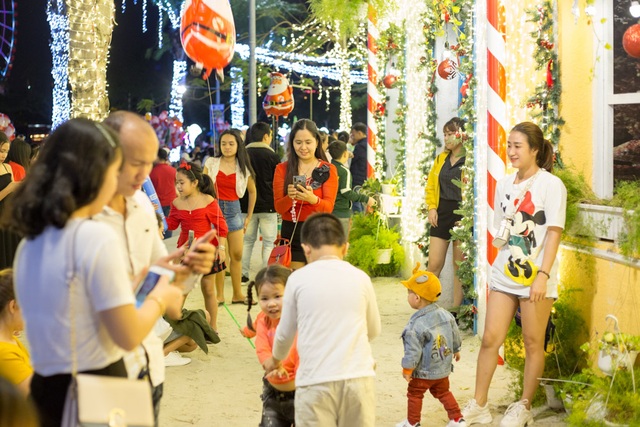 Người Đà Nẵng rộn ràng đi chơi Noel - 1 Người Đà Nẵng rộn ràng đi chơi Noel - 1