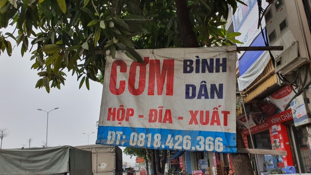 Khách có tiền mới dám ăn 2 miếng sườn, hàng cơm than thở mất 50 triệu đồng/tháng vì thịt lợn - 5 Khách có tiền mới dám ăn 2 miếng sườn, hàng cơm than thở mất 50 triệu đồng/tháng vì thịt lợn - 5