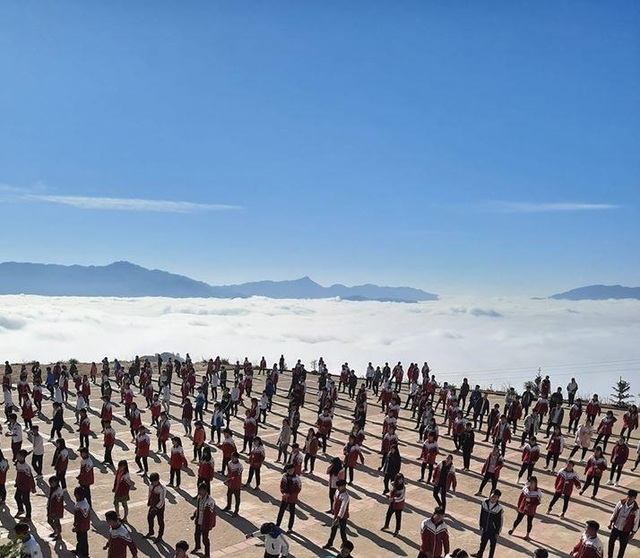 Dân mạng thích thú với hình ảnh “trường học trên mây” ở Hà Giang - 1 Dân mạng thích thú với hình ảnh “trường học trên mây” ở Hà Giang - 1
