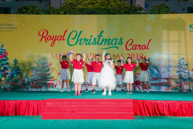Học sinh Royal School khoe tài năng âm nhạc, nô nức “trẩy hội Giáng sinh” 2019 - 2 Học sinh Royal School khoe tài năng âm nhạc, nô nức “trẩy hội Giáng sinh” 2019 - 2