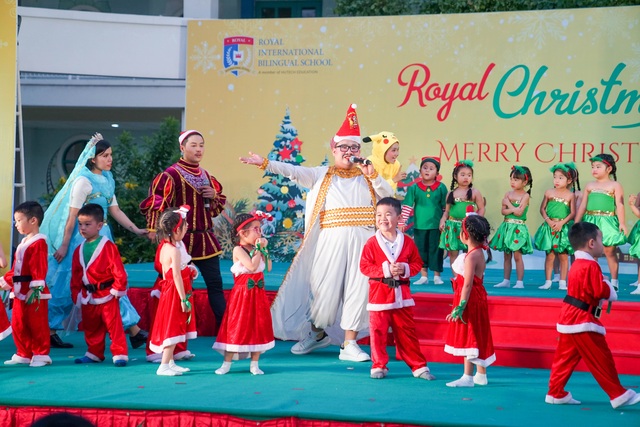 Học sinh Royal School khoe tài năng âm nhạc, nô nức “trẩy hội Giáng sinh” 2019 - 4 Học sinh Royal School khoe tài năng âm nhạc, nô nức “trẩy hội Giáng sinh” 2019 - 4
