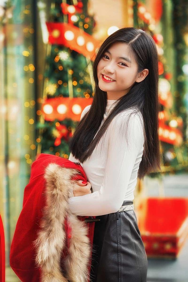 Miss Teen Nam Phương: “Hạnh phúc là Giáng sinh được ở bên gia đình” - 5 Miss Teen Nam Phương: “Hạnh phúc là Giáng sinh được ở bên gia đình” - 5