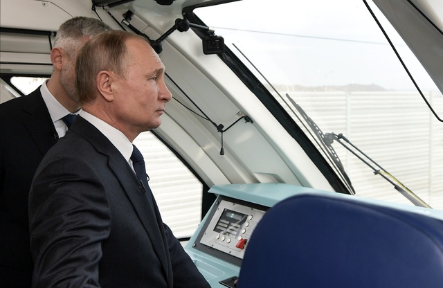 Ông Putin khánh thành cầu đường sắt dài nhất châu Âu nối Nga - Crimea - 3 Ông Putin khánh thành cầu đường sắt dài nhất châu Âu nối Nga - Crimea - 3