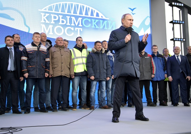 Ông Putin khánh thành cầu đường sắt dài nhất châu Âu nối Nga - Crimea - 2 Ông Putin khánh thành cầu đường sắt dài nhất châu Âu nối Nga - Crimea - 2