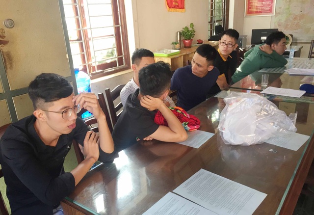Đột kích quán bar, phát hiện hàng trăm đối tượng dương tính với ma túy - 2 Đột kích quán bar, phát hiện hàng trăm đối tượng dương tính với ma túy - 2