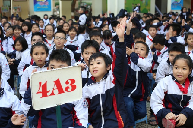 Trao học bổng gây quỹ từ việc thu gom dụng cụ học tập cũ và rác thải nhựa tái chế - 2 Trao học bổng gây quỹ từ việc thu gom dụng cụ học tập cũ và rác thải nhựa tái chế - 2
