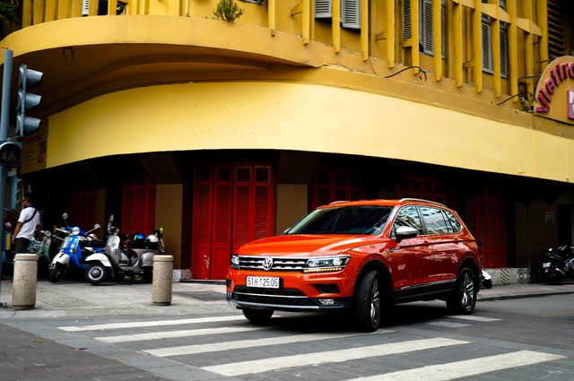 Volkswagen tặng 100% phí trước bạ cho khách mua SUV 7 chỗ Tiguan Allspace - 1