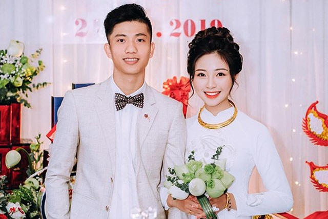 Hai đám hỏi gây bất ngờ trong giới cầu thủ Việt năm 2019 - 3 Hai đám hỏi gây bất ngờ trong giới cầu thủ Việt năm 2019 - 3