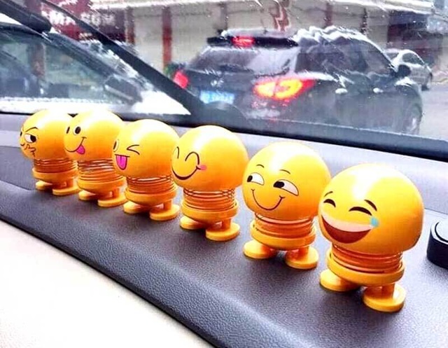 Cơn sốt lạ 2019: Mặc áo thịt lợn, ngồi cười khó hiểu với cái lò xo - 3 Cơn sốt lạ 2019: Mặc áo thịt lợn, ngồi cười khó hiểu với cái lò xo - 3