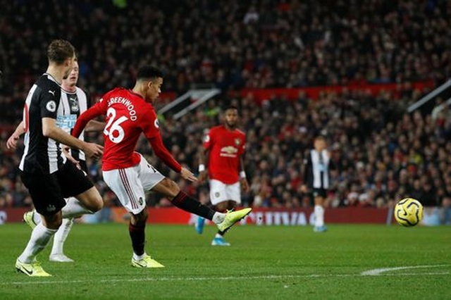 Man Utd 4-1 Newcastle: Hàng công thăng hoa, Quỷ đỏ giành trọn điểm - 4