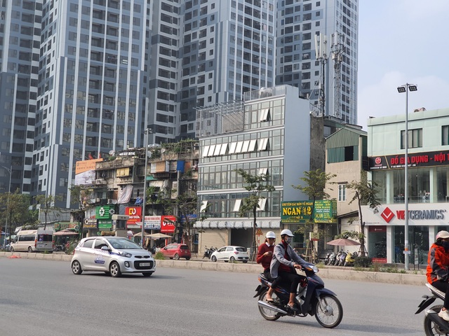 Độc đáo “nông trại” trồng rau, nuôi gà trên sân thượng, giữa lưng trời ở Hà Nội - 1 Độc đáo “nông trại” trồng rau, nuôi gà trên sân thượng, giữa lưng trời ở Hà Nội - 1