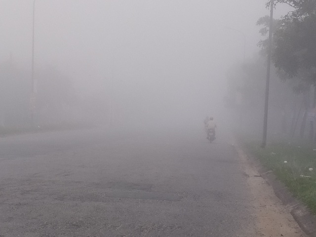 Thành phố Hà Tĩnh chìm trong biển sương mù ngày cuối năm - 5 Thành phố Hà Tĩnh chìm trong biển sương mù ngày cuối năm - 5