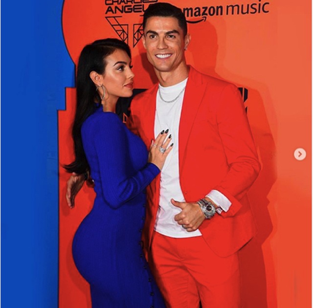 Bạn gái C.Ronaldo bất ngờ khoe thân hình nóng bỏng - 7