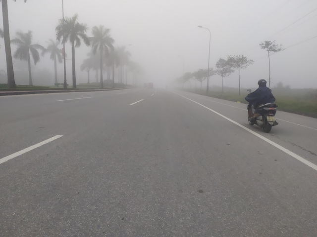 Thành phố Hà Tĩnh chìm trong biển sương mù ngày cuối năm - 8