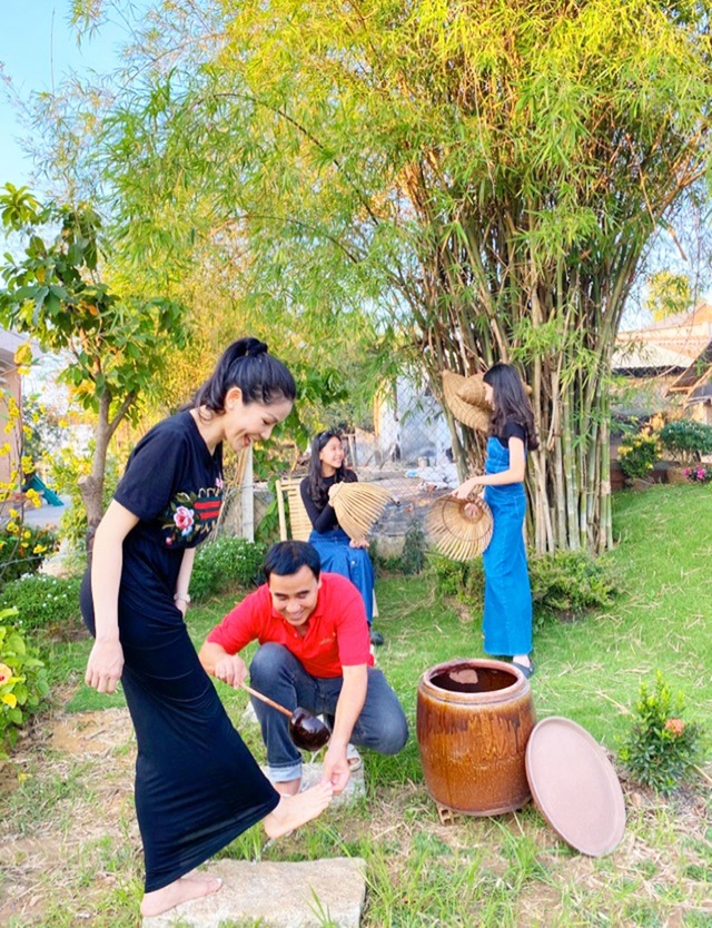 Quyền Linh đưa vợ con thăm nhà vườn hàng nghìn m2 của em trai Quyền Lộc - 8 Quyền Linh đưa vợ con thăm nhà vườn hàng nghìn m2 của em trai Quyền Lộc - 8