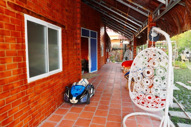 Quyền Linh đưa vợ con thăm nhà vườn hàng nghìn m2 của em trai Quyền Lộc - 20 Quyền Linh đưa vợ con thăm nhà vườn hàng nghìn m2 của em trai Quyền Lộc - 20